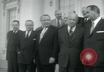 Standbild Präsident Dwight D Eisenhower und Senatoren Washington DC White House USA, 1954, aus Sekunde 47 historischem Filmmaterial Videoclip 65675022146
