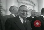 Standbild Präsident Dwight D Eisenhower und Senatoren Washington DC White House USA, 1954, aus Sekunde 50 historischem Filmmaterial Videoclip 65675022146