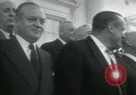 Standbild Präsident Dwight D Eisenhower und Senatoren Washington DC White House USA, 1954, aus Sekunde 51 historischem Filmmaterial Videoclip 65675022146