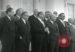 Standbild Präsident Dwight D Eisenhower und Senatoren Washington DC White House USA, 1954, aus Sekunde 56 historischem Filmmaterial Videoclip 65675022146