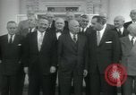 Standbild Präsident Dwight D Eisenhower und Senatoren Washington DC White House USA, 1954, aus Sekunde 59 historischem Filmmaterial Videoclip 65675022146