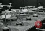 Standbild PrecisionGrinding von Glaslinsen Anaheim California USA, 1960, aus Sekunde 7 historischem Filmmaterial Videoclip 65675022147