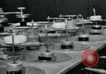 Standbild PrecisionGrinding von Glaslinsen Anaheim California USA, 1960, aus Sekunde 8 historischem Filmmaterial Videoclip 65675022147