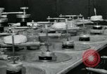 Standbild PrecisionGrinding von Glaslinsen Anaheim California USA, 1960, aus Sekunde 9 historischem Filmmaterial Videoclip 65675022147