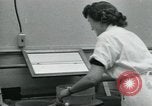 Standbild PrecisionGrinding von Glaslinsen Anaheim California USA, 1960, aus Sekunde 11 historischem Filmmaterial Videoclip 65675022147