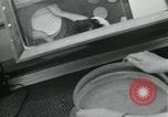 Standbild PrecisionGrinding von Glaslinsen Anaheim California USA, 1960, aus Sekunde 16 historischem Filmmaterial Videoclip 65675022147
