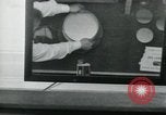 Standbild PrecisionGrinding von Glaslinsen Anaheim California USA, 1960, aus Sekunde 20 historischem Filmmaterial Videoclip 65675022147