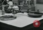Standbild PrecisionGrinding von Glaslinsen Anaheim California USA, 1960, aus Sekunde 26 historischem Filmmaterial Videoclip 65675022147