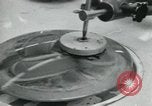 Standbild PrecisionGrinding von Glaslinsen Anaheim California USA, 1960, aus Sekunde 30 historischem Filmmaterial Videoclip 65675022147