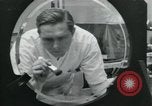 Standbild PrecisionGrinding von Glaslinsen Anaheim California USA, 1960, aus Sekunde 36 historischem Filmmaterial Videoclip 65675022147