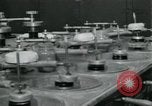 Standbild PrecisionGrinding von Glaslinsen Anaheim California USA, 1960, aus Sekunde 50 historischem Filmmaterial Videoclip 65675022147