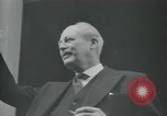Standbild Der britische Premierminister Harold Macmillan London England Vereinigtes Königreich, 1957, aus Sekunde 24 historischem Filmmaterial Videoclip 65675022156