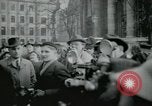 Standbild Der britische Premierminister Harold Macmillan London England Vereinigtes Königreich, 1957, aus Sekunde 26 historischem Filmmaterial Videoclip 65675022156