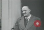Standbild Der britische Premierminister Harold Macmillan London England Vereinigtes Königreich, 1957, aus Sekunde 32 historischem Filmmaterial Videoclip 65675022156