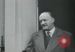 Standbild Der britische Premierminister Harold Macmillan London England Vereinigtes Königreich, 1957, aus Sekunde 34 historischem Filmmaterial Videoclip 65675022156