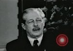 Standbild Der britische Premierminister Harold Macmillan London England Vereinigtes Königreich, 1957, aus Sekunde 37 historischem Filmmaterial Videoclip 65675022156