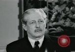 Standbild Der britische Premierminister Harold Macmillan London England Vereinigtes Königreich, 1957, aus Sekunde 39 historischem Filmmaterial Videoclip 65675022156