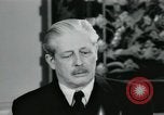 Standbild Der britische Premierminister Harold Macmillan London England Vereinigtes Königreich, 1957, aus Sekunde 41 historischem Filmmaterial Videoclip 65675022156