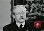 Standbild Der britische Premierminister Harold Macmillan London England Vereinigtes Königreich, 1957, aus Sekunde 42 historischem Filmmaterial Videoclip 65675022156