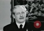 Standbild Der britische Premierminister Harold Macmillan London England Vereinigtes Königreich, 1957, aus Sekunde 43 historischem Filmmaterial Videoclip 65675022156