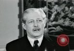 Standbild Der britische Premierminister Harold Macmillan London England Vereinigtes Königreich, 1957, aus Sekunde 45 historischem Filmmaterial Videoclip 65675022156