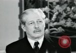 Standbild Der britische Premierminister Harold Macmillan London England Vereinigtes Königreich, 1957, aus Sekunde 47 historischem Filmmaterial Videoclip 65675022156