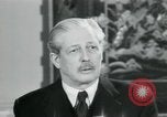 Standbild Der britische Premierminister Harold Macmillan London England Vereinigtes Königreich, 1957, aus Sekunde 53 historischem Filmmaterial Videoclip 65675022156