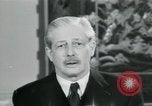 Standbild Der britische Premierminister Harold Macmillan London England Vereinigtes Königreich, 1957, aus Sekunde 54 historischem Filmmaterial Videoclip 65675022156