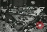 Standbild Kursleiter Lehre traffic control für Studenten Quantico Virginia USA, 1942, aus Sekunde 39 historischem Filmmaterial Videoclip 65675022166