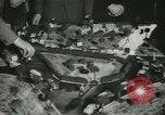 Standbild Kursleiter Lehre traffic control für Studenten Quantico Virginia USA, 1942, aus Sekunde 42 historischem Filmmaterial Videoclip 65675022166
