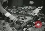 Standbild Kursleiter Lehre traffic control für Studenten Quantico Virginia USA, 1942, aus Sekunde 51 historischem Filmmaterial Videoclip 65675022166