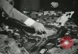 Standbild Kursleiter Lehre traffic control für Studenten Quantico Virginia USA, 1942, aus Sekunde 52 historischem Filmmaterial Videoclip 65675022166