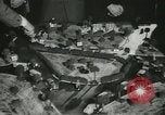 Standbild Kursleiter Lehre traffic control für Studenten Quantico Virginia USA, 1942, aus Sekunde 54 historischem Filmmaterial Videoclip 65675022166
