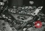Standbild Kursleiter Lehre traffic control für Studenten Quantico Virginia USA, 1942, aus Sekunde 55 historischem Filmmaterial Videoclip 65675022166