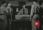 Standbild Kursleiter demonstriert Modelle Gewehre Quantico Virginia USA, 1942, aus Sekunde 3 historischem Filmmaterial Videoclip 65675022167