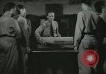 Standbild Kursleiter demonstriert Modelle Gewehre Quantico Virginia USA, 1942, aus Sekunde 8 historischem Filmmaterial Videoclip 65675022167