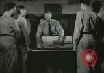 Standbild Kursleiter demonstriert Modelle Gewehre Quantico Virginia USA, 1942, aus Sekunde 14 historischem Filmmaterial Videoclip 65675022167