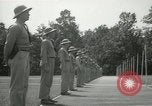 Standbild Studenten gehen durch eine Pistole bohren Quantico Virginia USA, 1942, aus Sekunde 3 historischem Filmmaterial Videoclip 65675022168