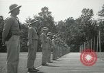 Standbild Studenten gehen durch eine Pistole bohren Quantico Virginia USA, 1942, aus Sekunde 5 historischem Filmmaterial Videoclip 65675022168