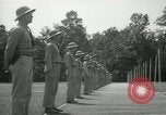 Standbild Studenten gehen durch eine Pistole bohren Quantico Virginia USA, 1942, aus Sekunde 6 historischem Filmmaterial Videoclip 65675022168