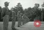 Standbild Studenten gehen durch eine Pistole bohren Quantico Virginia USA, 1942, aus Sekunde 7 historischem Filmmaterial Videoclip 65675022168