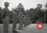 Standbild Studenten gehen durch eine Pistole bohren Quantico Virginia USA, 1942, aus Sekunde 10 historischem Filmmaterial Videoclip 65675022168