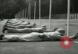 Standbild Studenten gehen durch eine Pistole bohren Quantico Virginia USA, 1942, aus Sekunde 17 historischem Filmmaterial Videoclip 65675022168