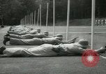 Standbild Studenten gehen durch eine Pistole bohren Quantico Virginia USA, 1942, aus Sekunde 18 historischem Filmmaterial Videoclip 65675022168