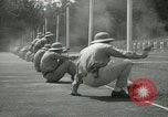 Standbild Studenten gehen durch eine Pistole bohren Quantico Virginia USA, 1942, aus Sekunde 27 historischem Filmmaterial Videoclip 65675022168