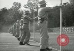 Standbild Studenten gehen durch eine Pistole bohren Quantico Virginia USA, 1942, aus Sekunde 33 historischem Filmmaterial Videoclip 65675022168