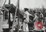 Standbild Datum Verpackung Mesopotamien Irak, 1929, aus Sekunde 58 historischem Filmmaterial Videoclip 65675022174