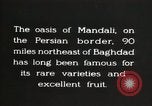 Standbild Arbeiter machen Datum Blatt Taschen Mandali Irak, 1929, aus Sekunde 17 historischem Filmmaterial Videoclip 65675022177