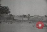 Standbild Arbeiter machen Datum Blatt Taschen Mandali Irak, 1929, aus Sekunde 26 historischem Filmmaterial Videoclip 65675022177