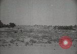 Standbild Arbeiter machen Datum Blatt Taschen Mandali Irak, 1929, aus Sekunde 40 historischem Filmmaterial Videoclip 65675022177